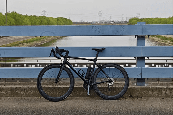 The Ultimate 700c Carbon Wheelset: Seamless Speed and Style for Road Warriors